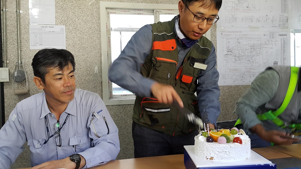 18년 프로젝트 완료 케이크 커팅 (일본 카토 & 현대건설팀)